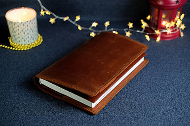 Обкладинка з пеналом для щоденника формату А5 "Модель №16", Вінтажна шкіра, колір коричневый, відтінок Коньяк