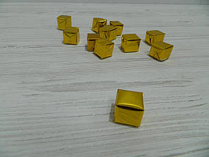 Кубик декоративний золотий 2см