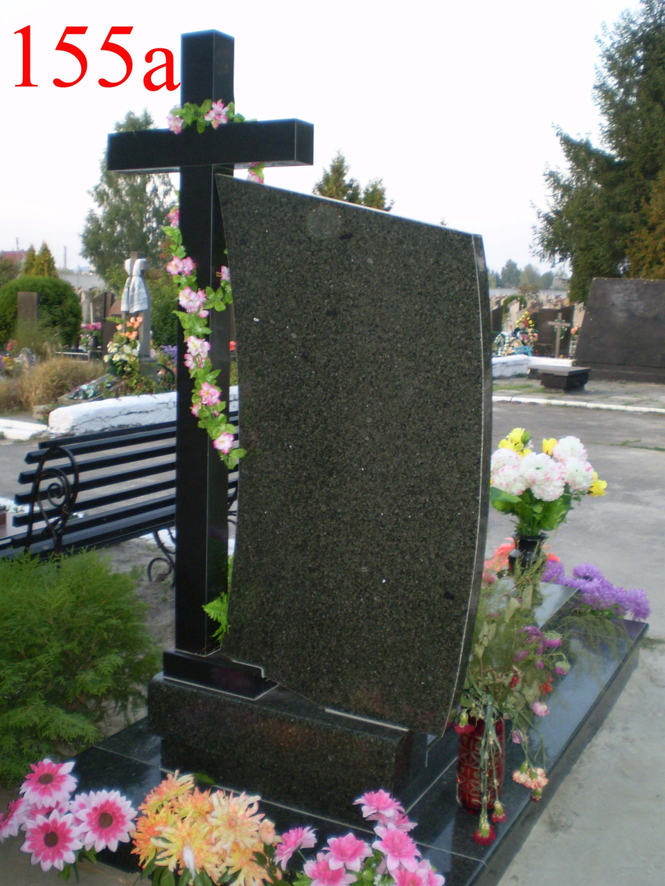 Одинарный памятник из зеленого гранита с крестом - фото 2 - id-p2729623