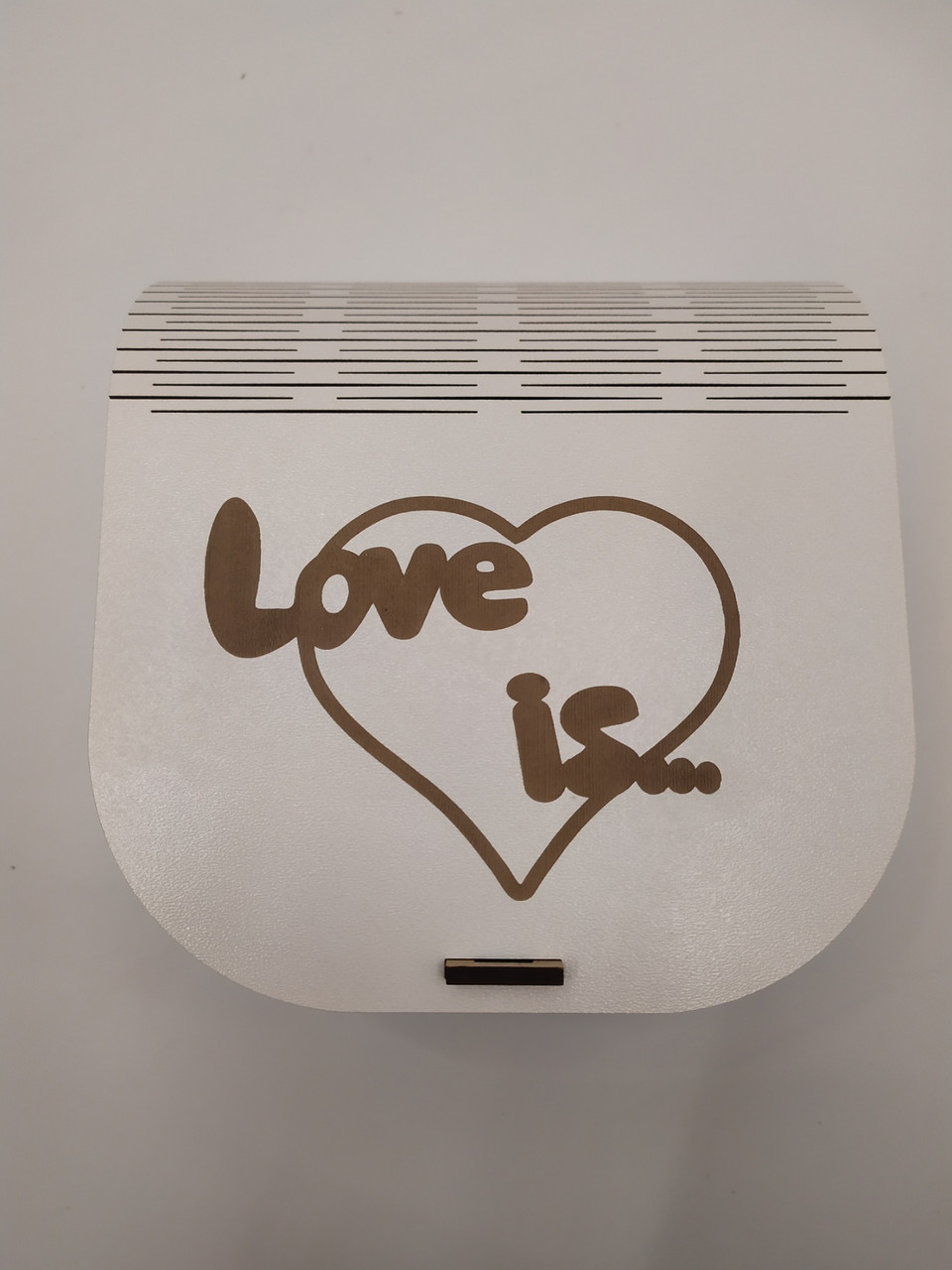 Коробка для пакування. Подарункова коробка "Love is" білого кольору з ДВП