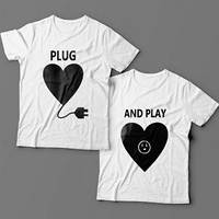 Парні футболки з принтом "Plug and play" Push IT
