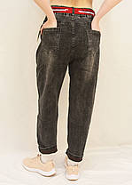 Джинси МОМ з яскравим ременем Розмір 27, Сірий джинс, Бордовий пояс, фото 2