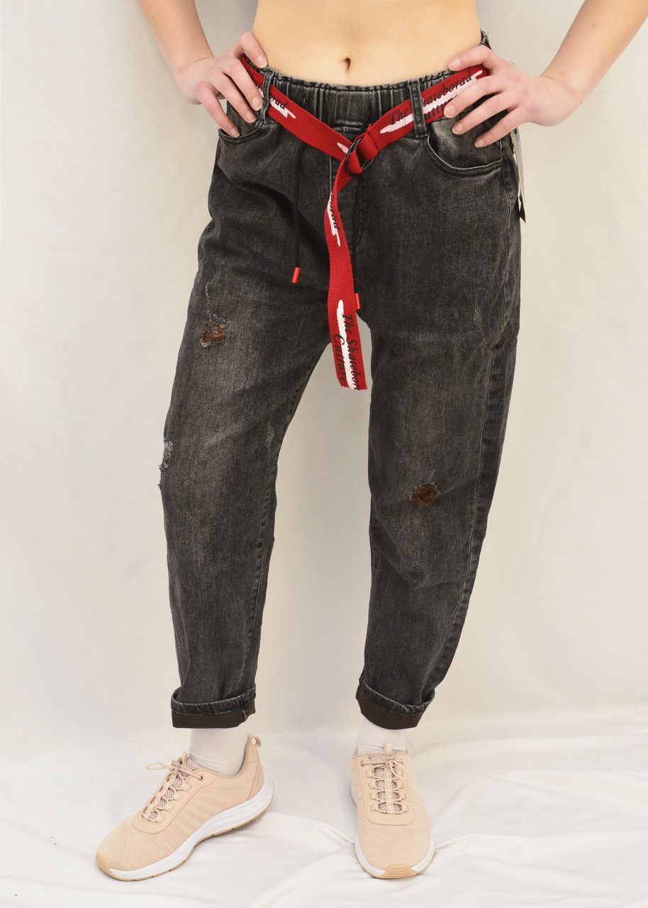 Джинси МОМ з яскравим ременем Розмір 27, Сірий джинс, Бордовий пояс