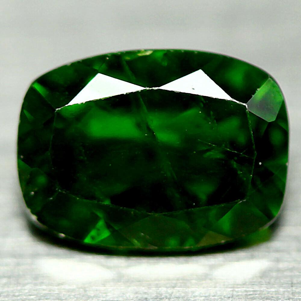 1.46 кт. Природний хромдіопсид подушка 8х6 мм.