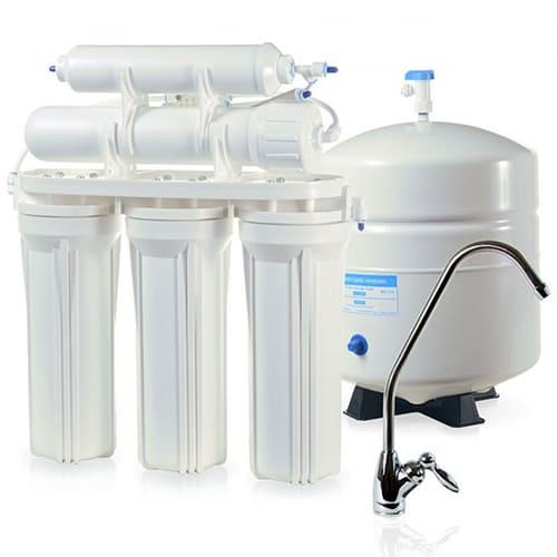 Зображення фільтра зворотного осмосу мод мийку Фотографія фільтра зворотного осмосу мод мийку