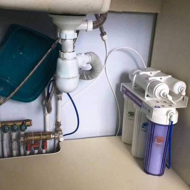 Фото питного фільтр під мийку Зображення проточного фільтра для пиття