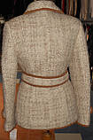 Бежева приталені куртка з поясом, з букле Dolcedonna, фото 3