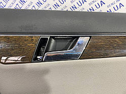 Внутрішня ручка передньої правої двері Mercedes W204, S204