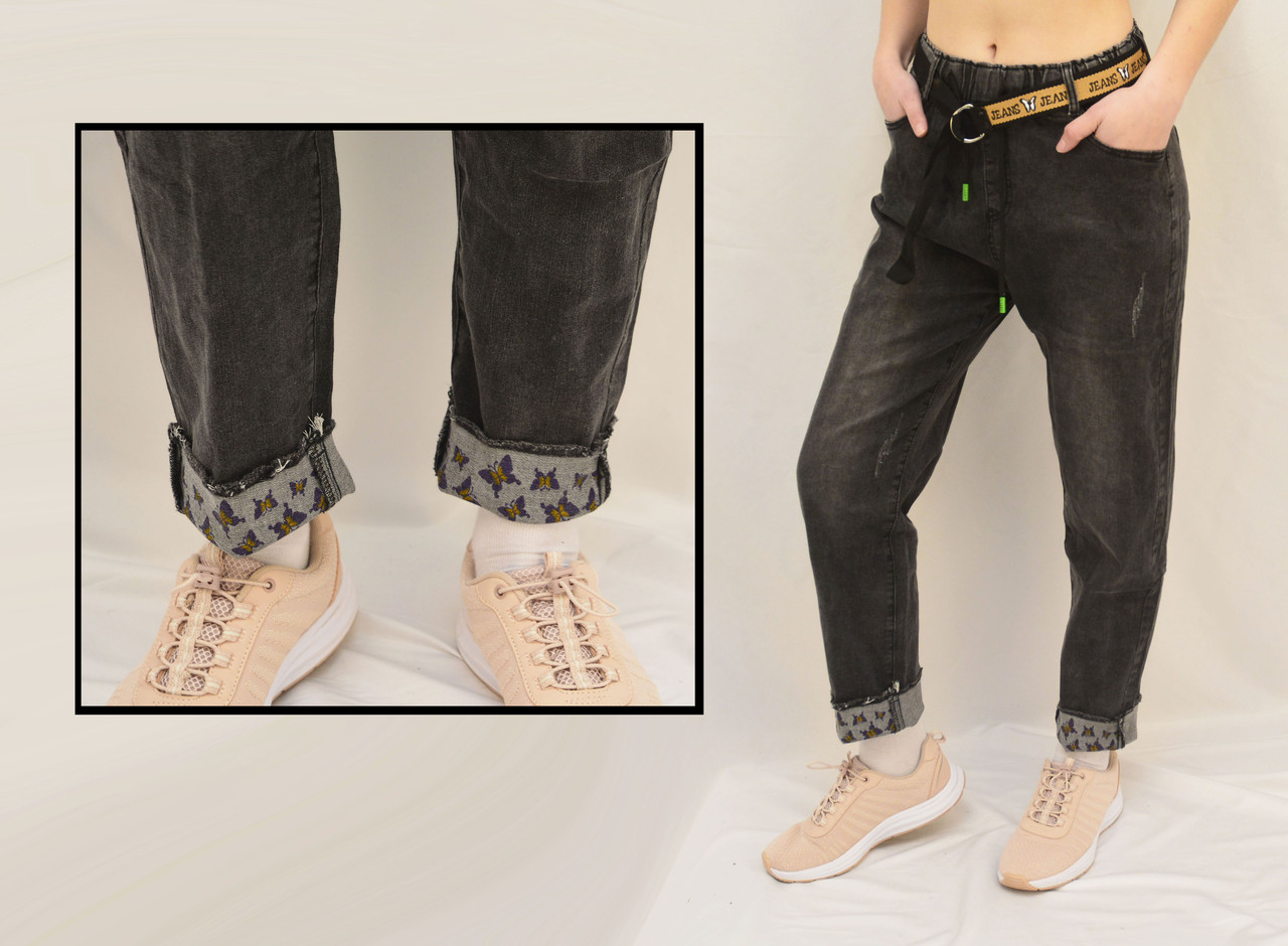 Джинси МОМ з яскравим ременем Жіночі стильні джинси з принтом "Метелики" на підвороті Розмір 28 Сірий