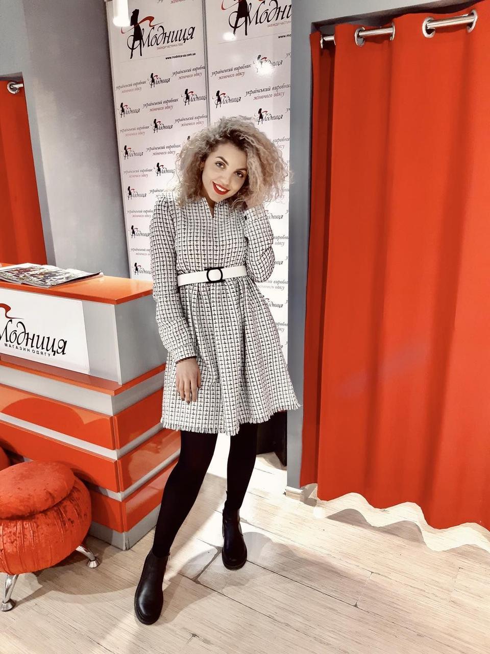 Тепле світле плаття клітина вільний