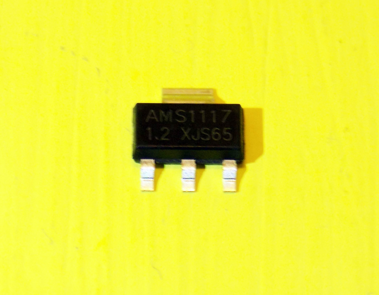 AMS1117 3,3 V, стабілізатор SOT-123