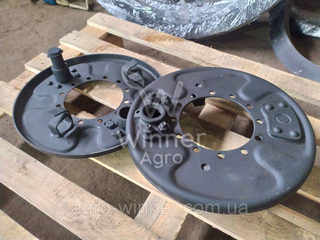 Гальмівний (тормозний) щит 2ПТС-4 голий