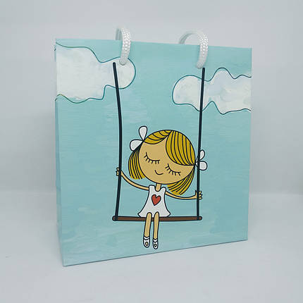 Пакет подарунковий 15.5х15х7.5 см Дівчинка на гойдалці, фото 1