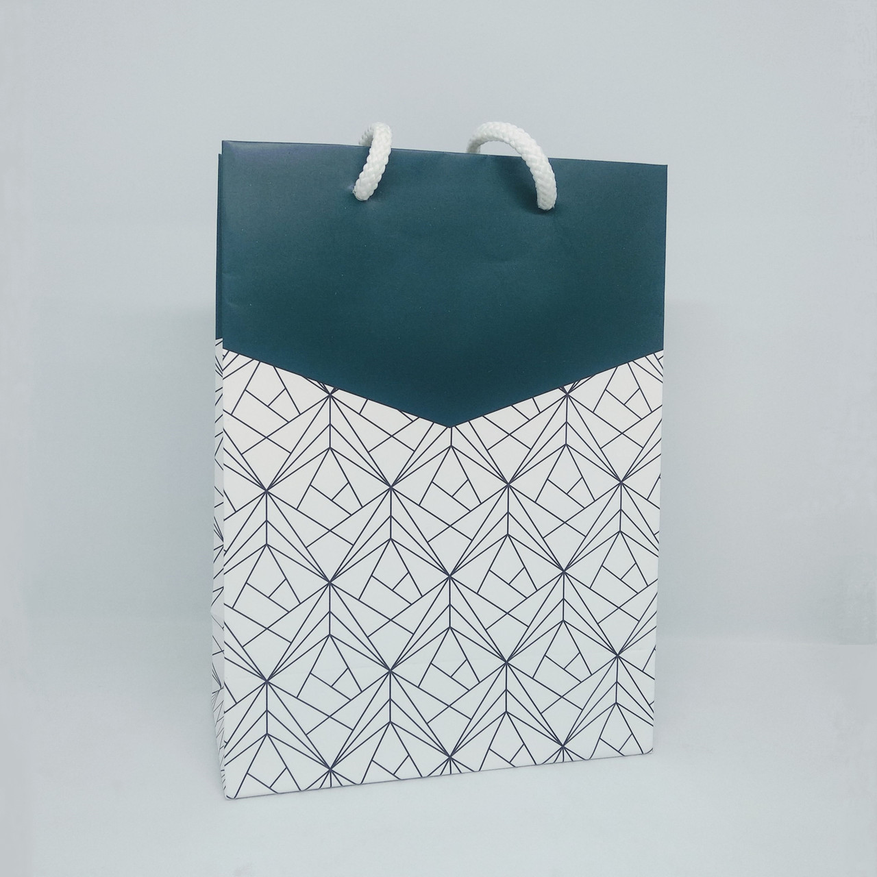 Пакет подарунковий 20.5х15х7.5 см Enjoy