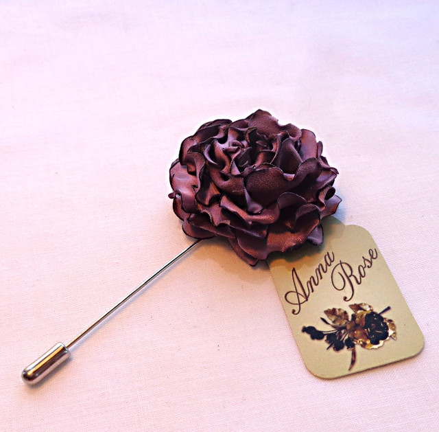 Бутоньєрка квітка ручної роботи на піджак" Сливова гвоздика"-купити-в інтернет-магазині AnnaRose