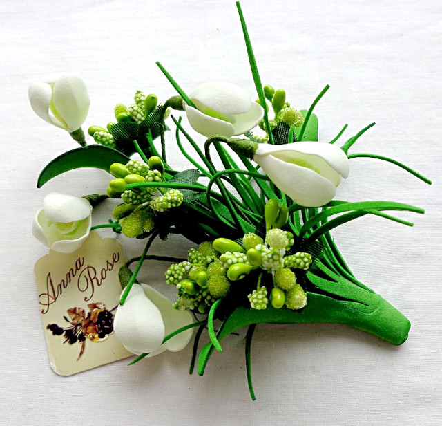 Брошка з квітами ручної роботи з фоамірана "Білі Проліски"-купити-в інтернет-магазині AnnaRose