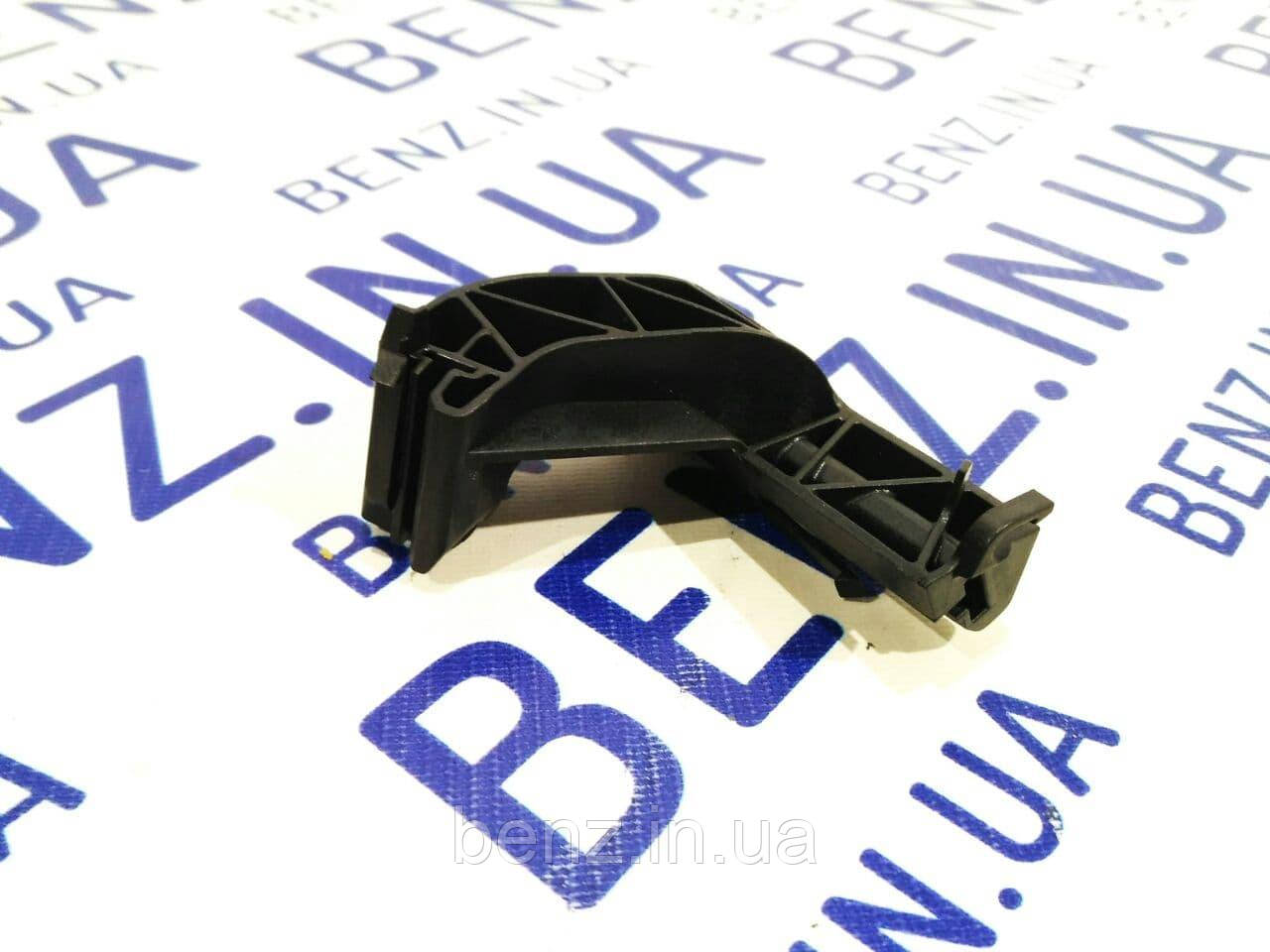 Опорна скоба ручки дверей зліва Mercedes W204, S204 A2047330714
