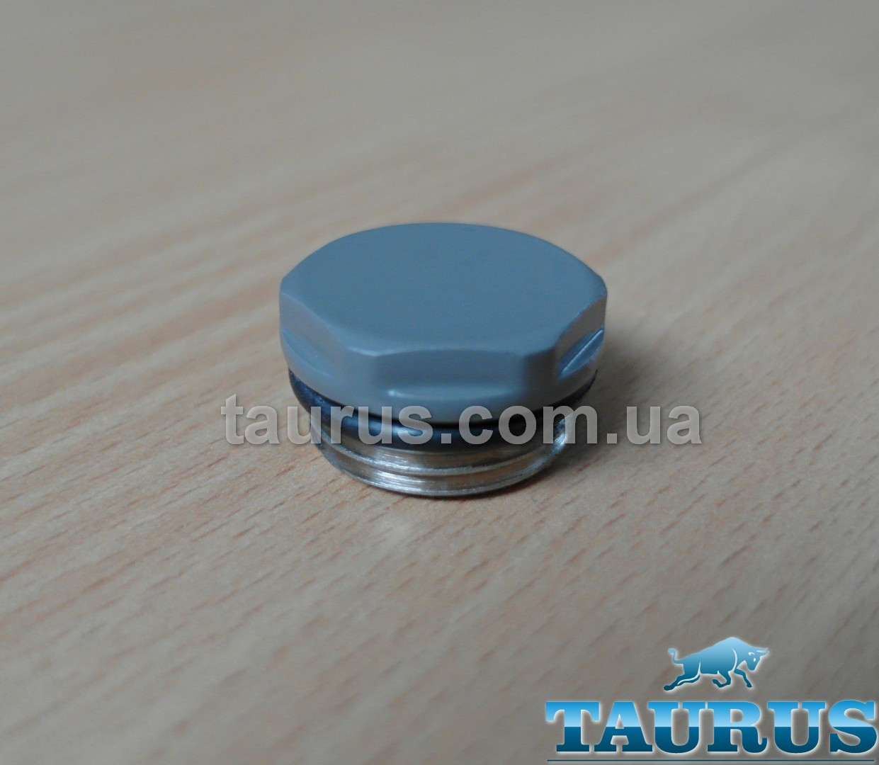 Сіра заглушка монолітна з гумкою; 1/2" на сушарку для рушників. Компактний розмір. Латунь. Gray