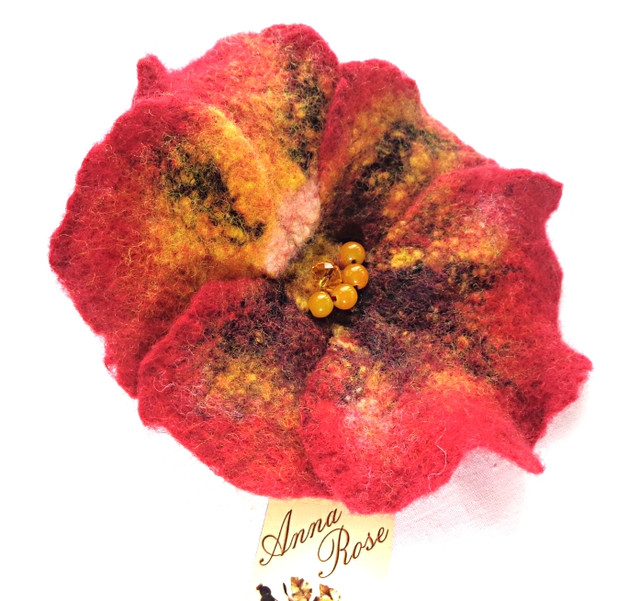  Повстяна брошка квітка ручної роботи "Червоні Анютіни Очки"-купити-в інтернет-магазині AnnaRose
