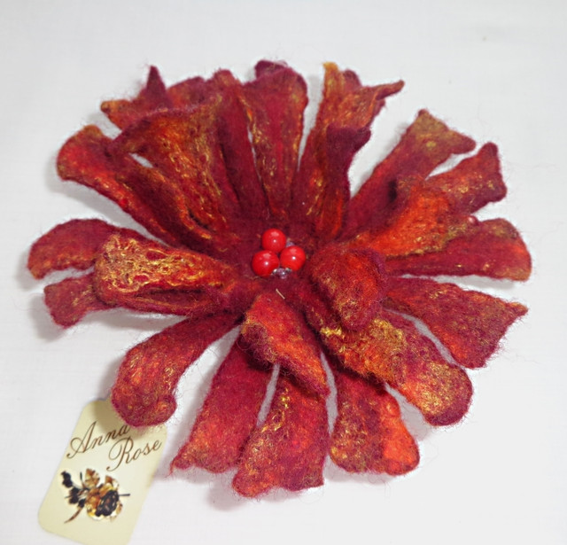 Повстяна брошка квітка ручної роботи колір бордо "Осіння Хризантема"-купити-в інтернет-магазині AnnaRose
