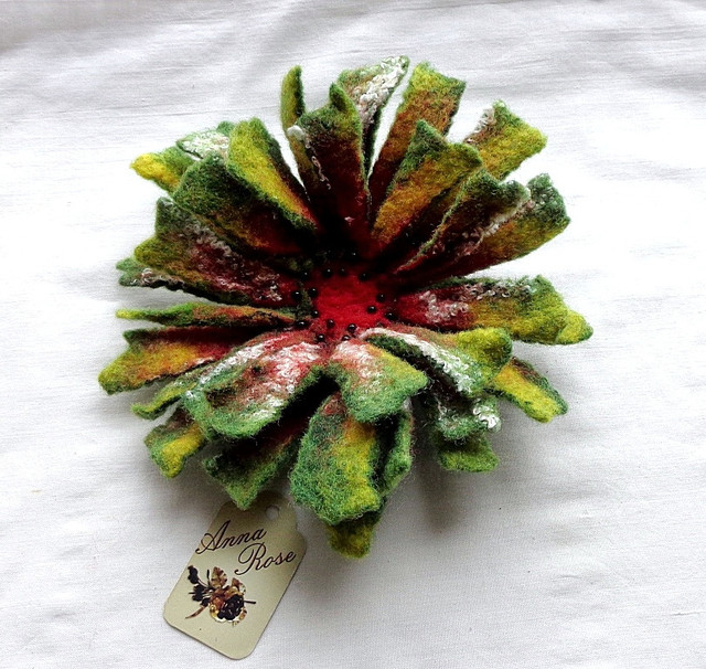 Повстяна брошка квітка ручної роботи "Зелена Хризантема Арбузик" -купити-в інтернет-магазині AnnaRose