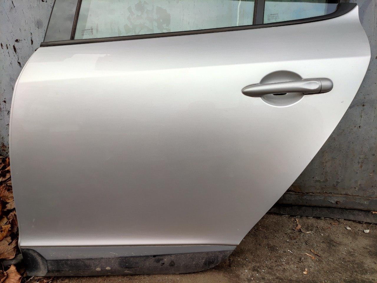 Дверка задня ліва (хетчбек) Renault Megane 3, 2008-2016, 821018543R (Б/У)