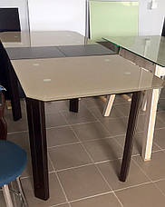 Стіл на кухню скляний розкладний на дерев'яних ніжках ДКС Модерн Антонік, колір капучіно + горіх темний, фото 3
