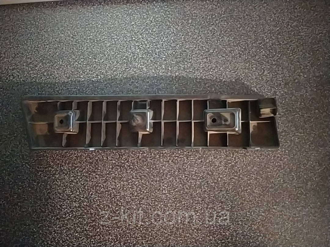 Напрямна заднього бампера ліва бічна Geely EC-7 RV, 1068003035. Оригінал