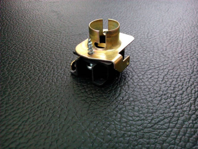 Патрон фонаря ВАЗ 2103, 2106 на 1 контакт (пр-во Завод) З 633653 (ID ...