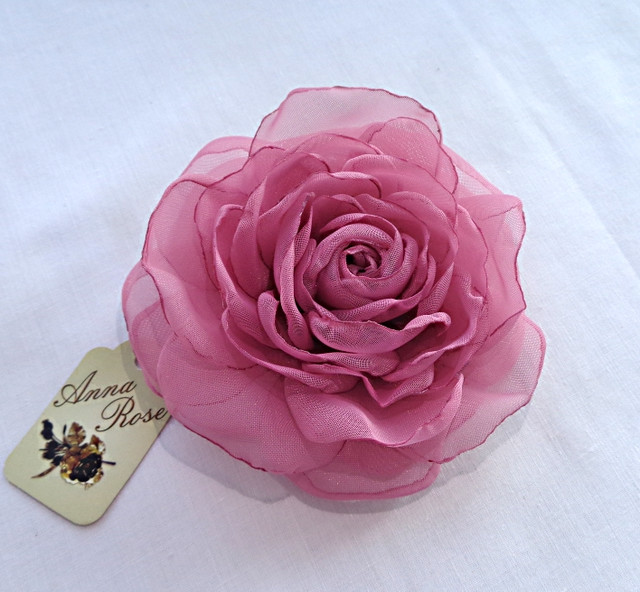 Брошка ручної роботи квітка з тканини Ніжна рожева троянда-купити-в інтернет-магазині AnnaRose.prom.ua