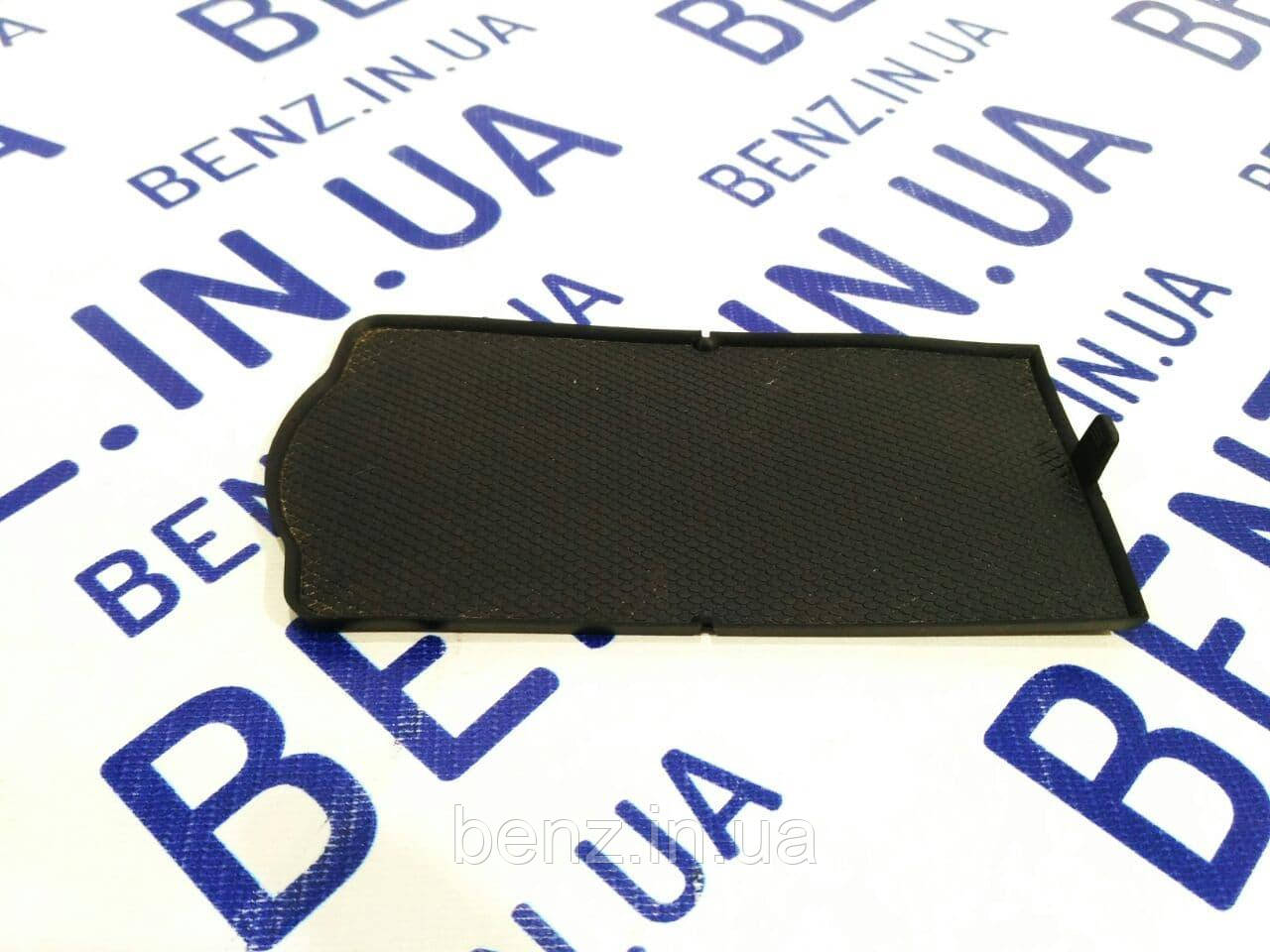 Килимок в підсклянник Mercedes C207, W212, W204 A2046830394, фото 1