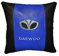 Автомобильная подушка с вышивкой логотипа Daewoo део подарок корпоративный
