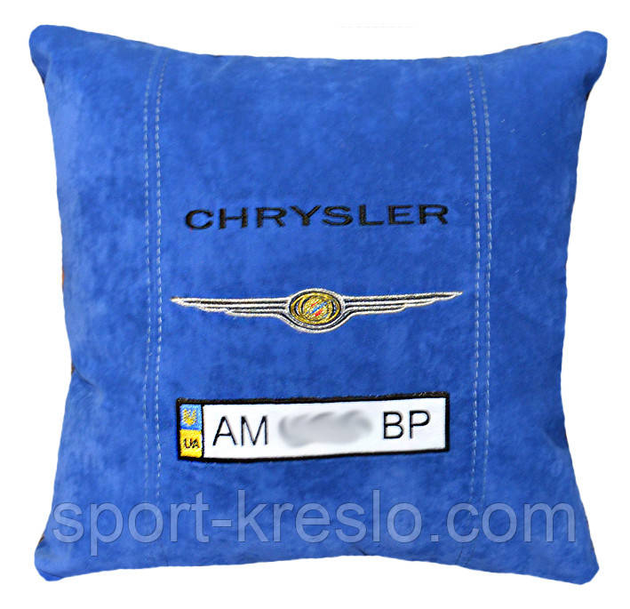 Сувенирная подушка с вышивкой логотипа машины подарок в авто - фото 1 - id-p189137976