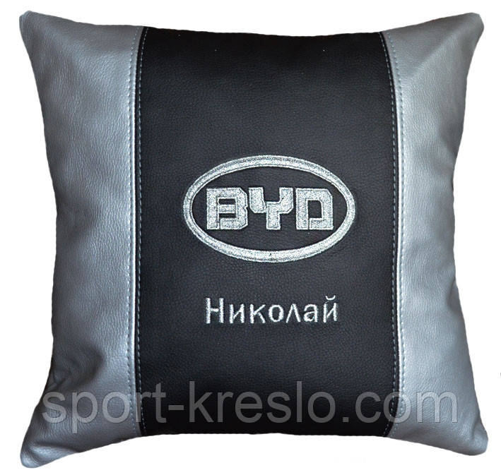 Подушка сувенир с вышивкой логотипа машины Dacia Дача подарок сотруднику - фото 4 - id-p189138400