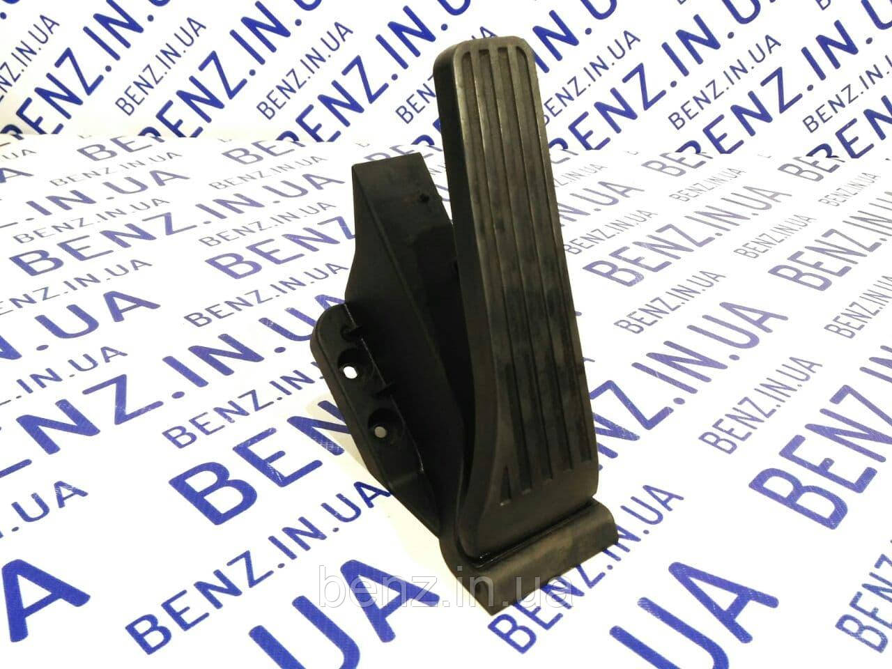 Педаль газу Mercedes W204, C207, W212 A2043000004