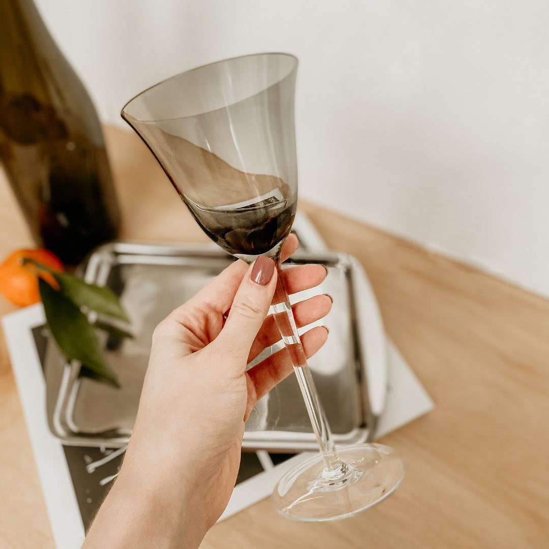 Оригінальний келих із темного скла 250 мл прикольний подарунок на 8 березня