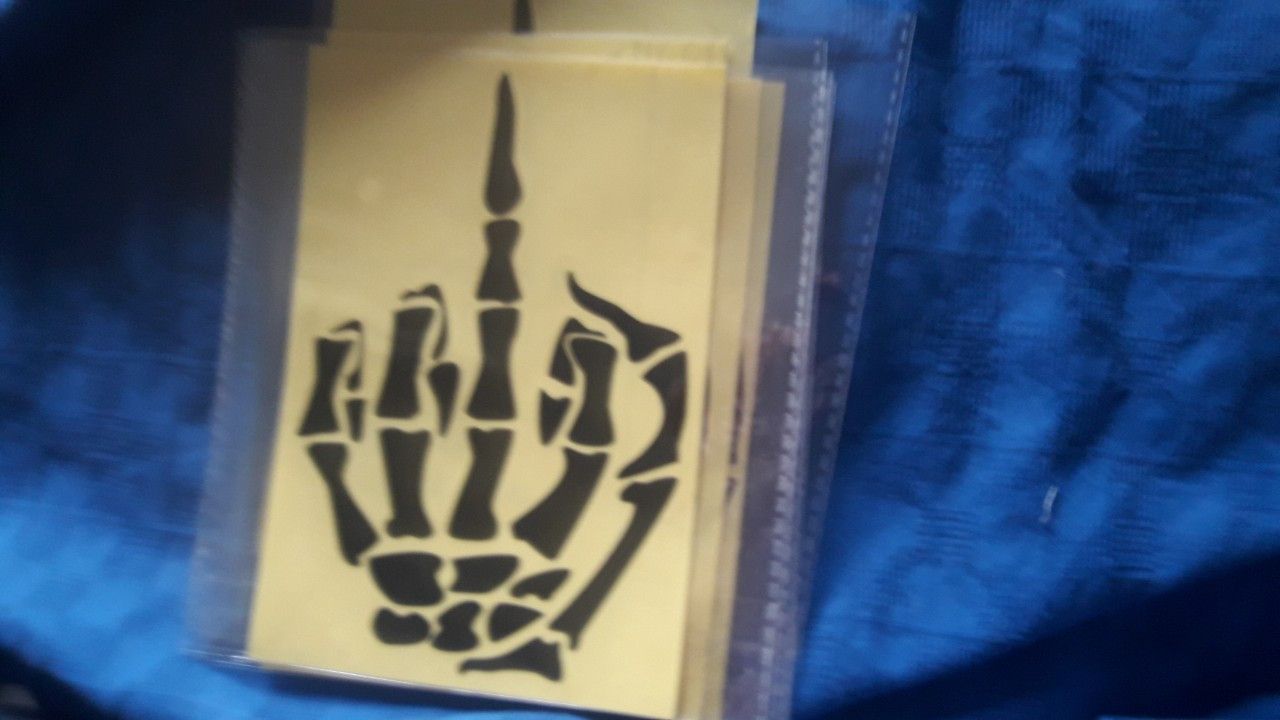 Наклейка для автомобіля череп середній палець чорний колір 3D 10*15 см, фото 1