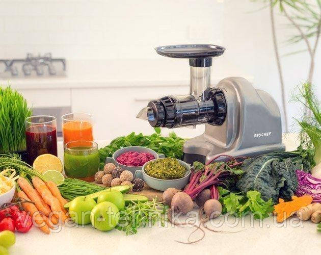 Шнековий соковитискач BioChef Axis Cold Press Juicer Шнековий соковитискач BioChef Axis Cold Press Juicer