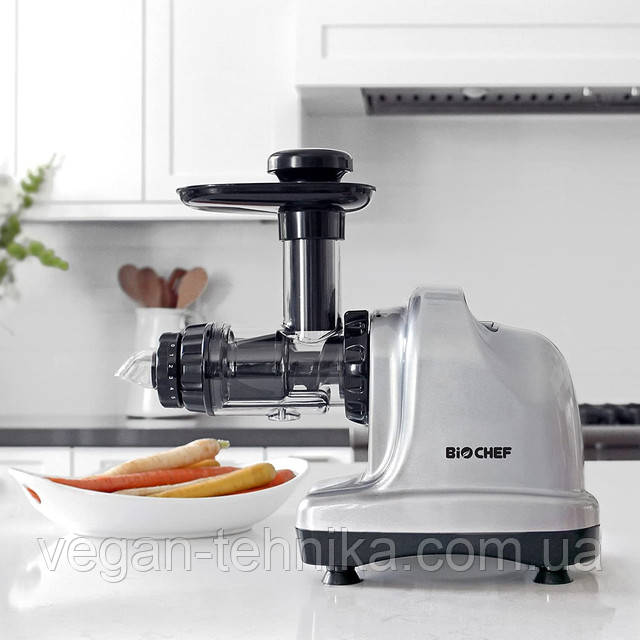 Шнековий соковитискач BioChef Axis Cold Press Juicer Шнековий соковитискач холодного віджиму BioChef Axis Cold Press Juicer