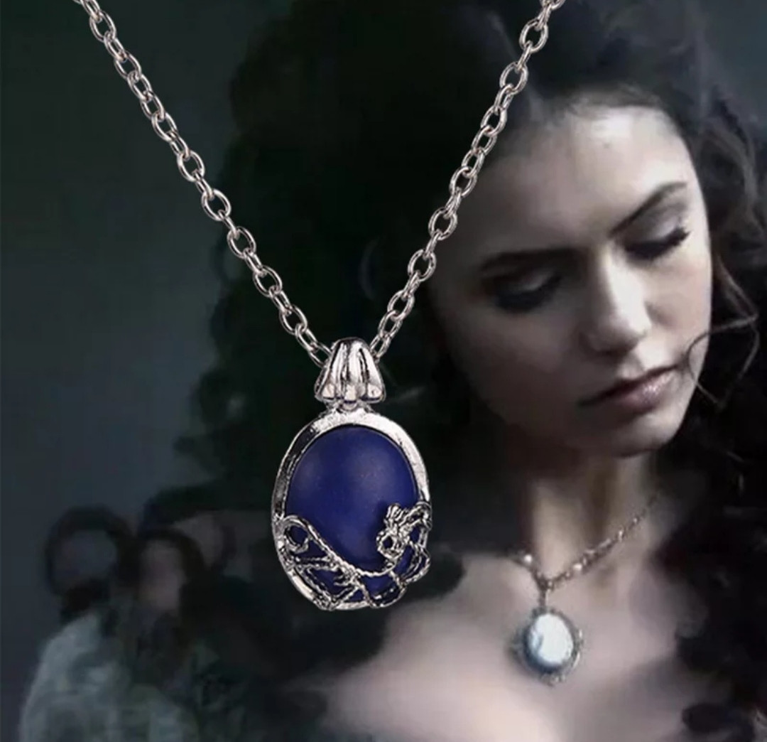 Вінтажне намисто-ланцюжок із кулоном, Deni вампіра' із синім каменем