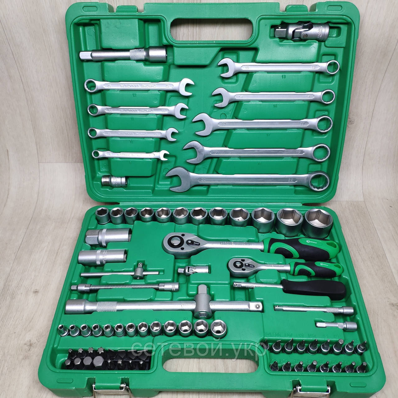 Набір ключів і головок 1/2" і 1/4", INTERTOOL 82 одиниці інструментів