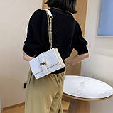 Жіноча класична сумка 3085 рептилія через плече крос-боді на товстій ланцюжку біла молочна, фото 2