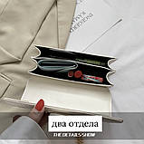 Жіноча класична сумка 3085 рептилія через плече крос-боді на товстій ланцюжку біла молочна, фото 6