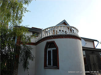 В этом проекте использовалась балюстрада с балясиной B0, созданная по технологии мрамор из бетона. Она не требует дополнительной покраски и шпаклевки. Срок службы более 25 лет под открытым небом.