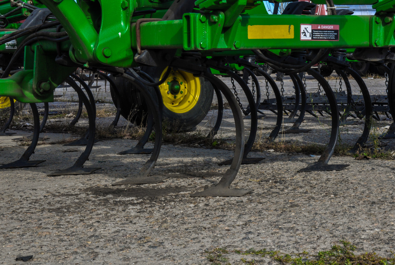 Культиватор John Deere 2210 б.у - 11 метров - фото 2 - id-p23838418