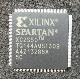 Xilinx XC2S50-5TQ144C Програмована Вентильна Матриця