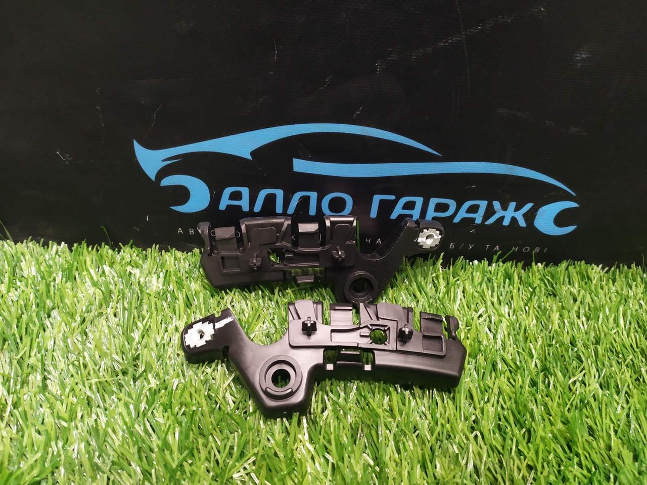 Кронштейни бампера передні Renault Megane 3 2009-2014 Оригінал 620500001R Рено Меган 3