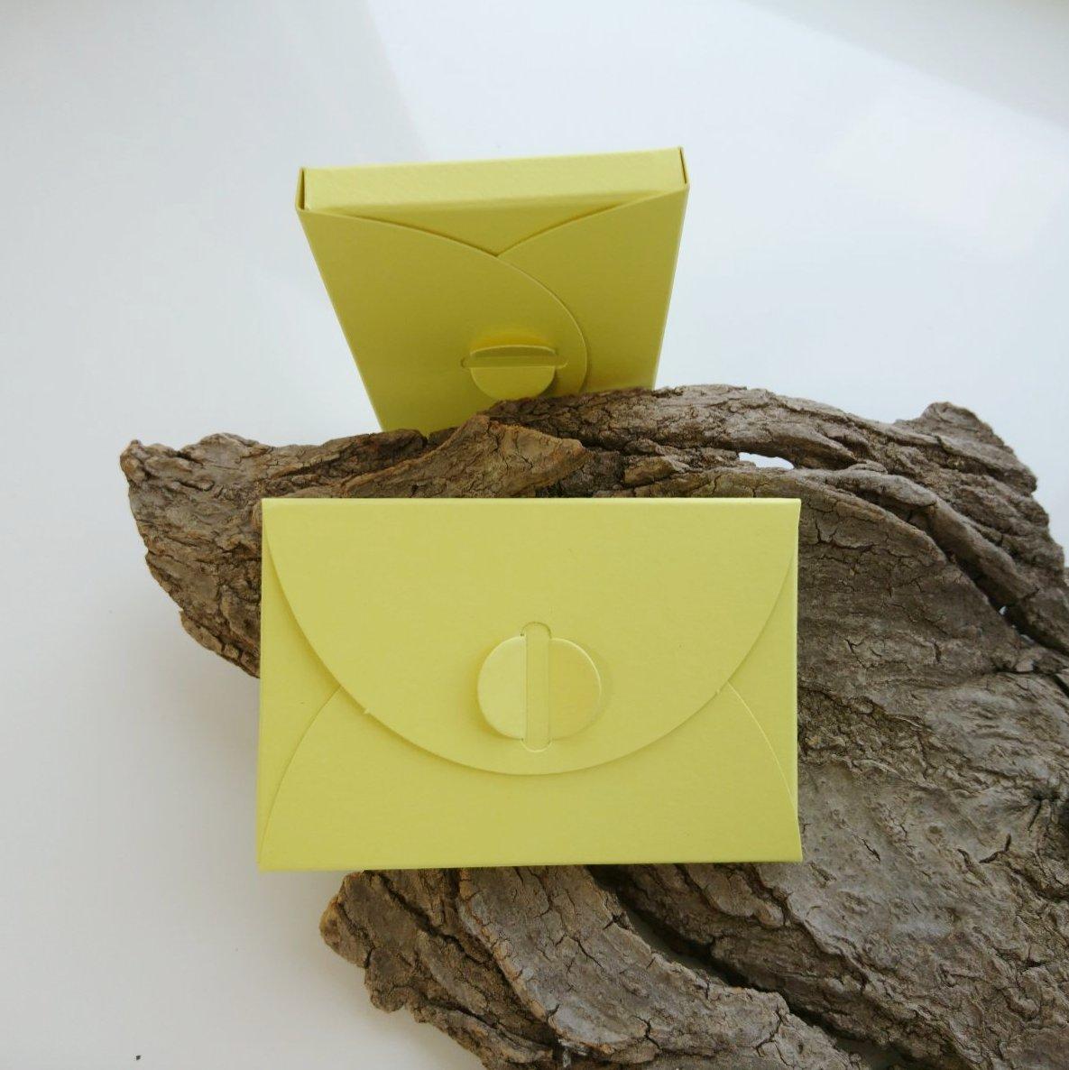 Подарувальний конверт-коробочка 60x90 х8 мм з кольорового дизайнерського картону, Лимонний
