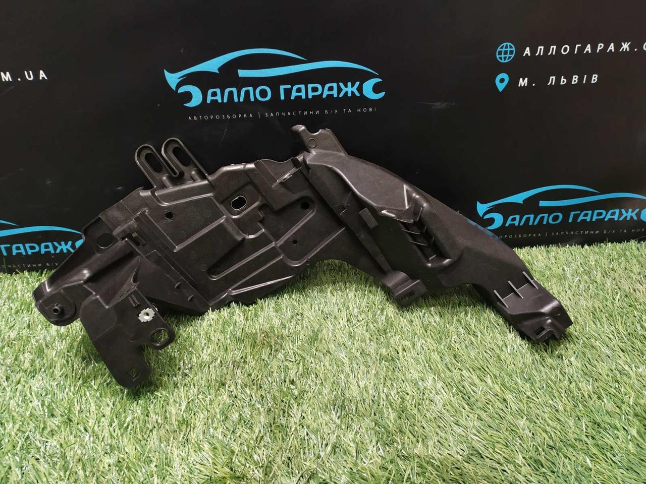 Кронштейн фари правий Рено Меган 3 622227190R (2012-2014)