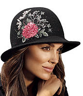 Польская женская шляпа с небольшими полями Willi, «Tenira» с вышитым декором в черном цвете.